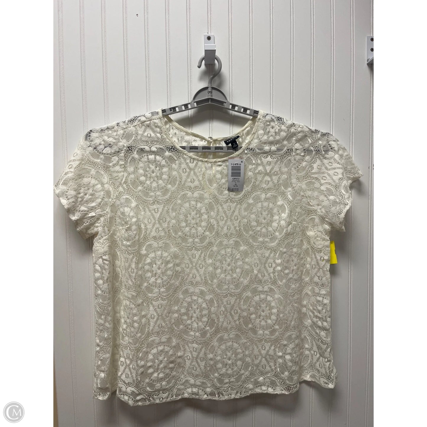 Top Short Sleeve By Torrid In Cream, Size: 1x