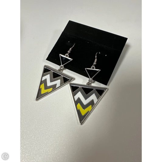 Earrings Dangle/drop By Clothes Mentor, Size: 1