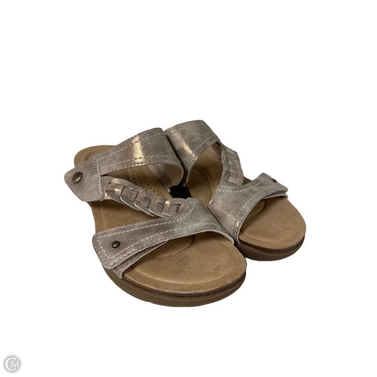 Sandals Flats By Clarks In Gold, Size: 7