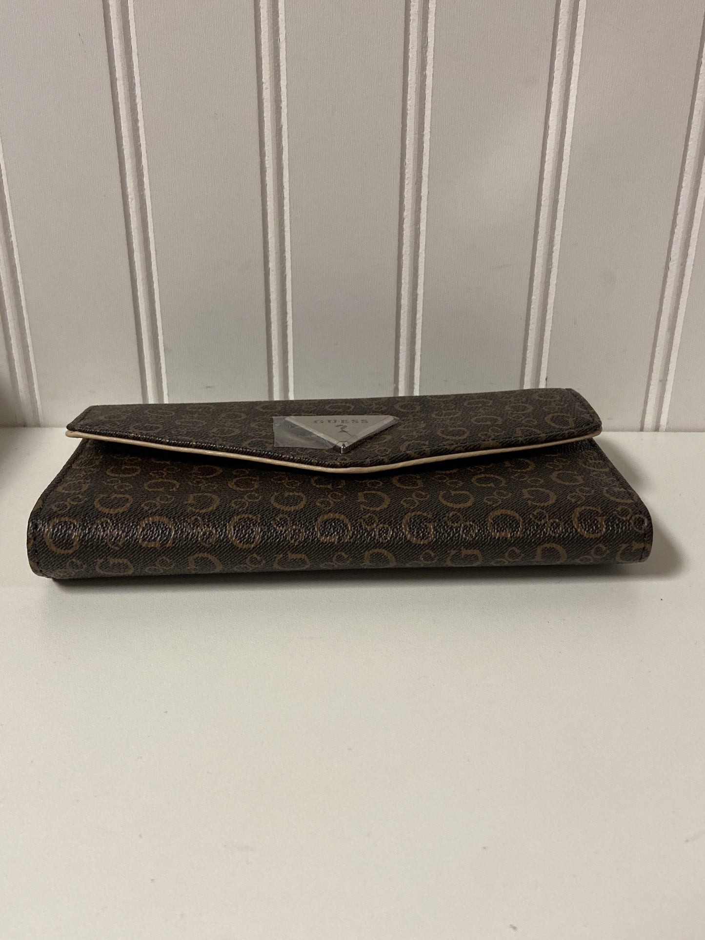 Wallet By Guess  Size: Medium