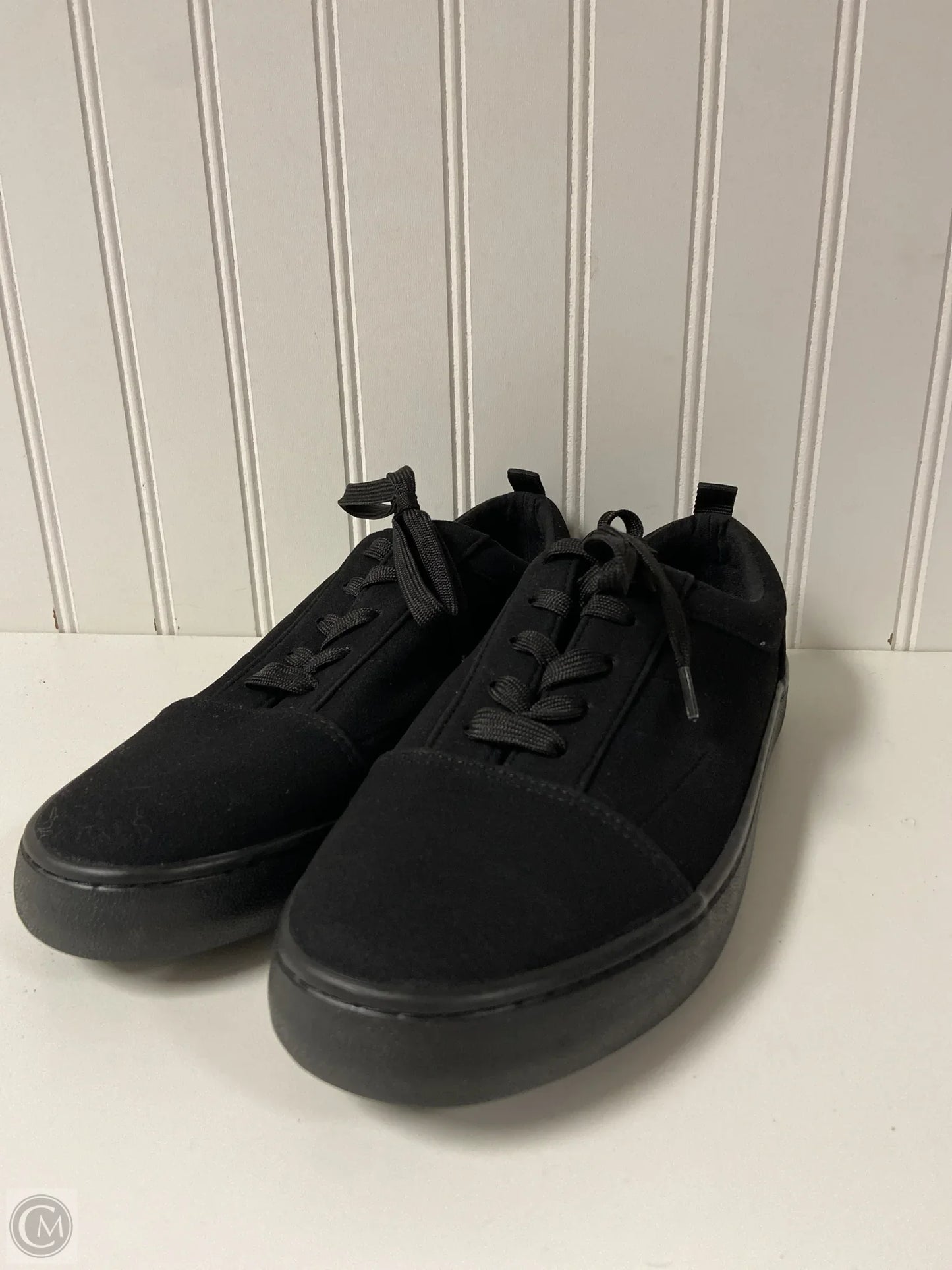 Shoes Sneakers By Clothes Mentor In Black, Size: 6