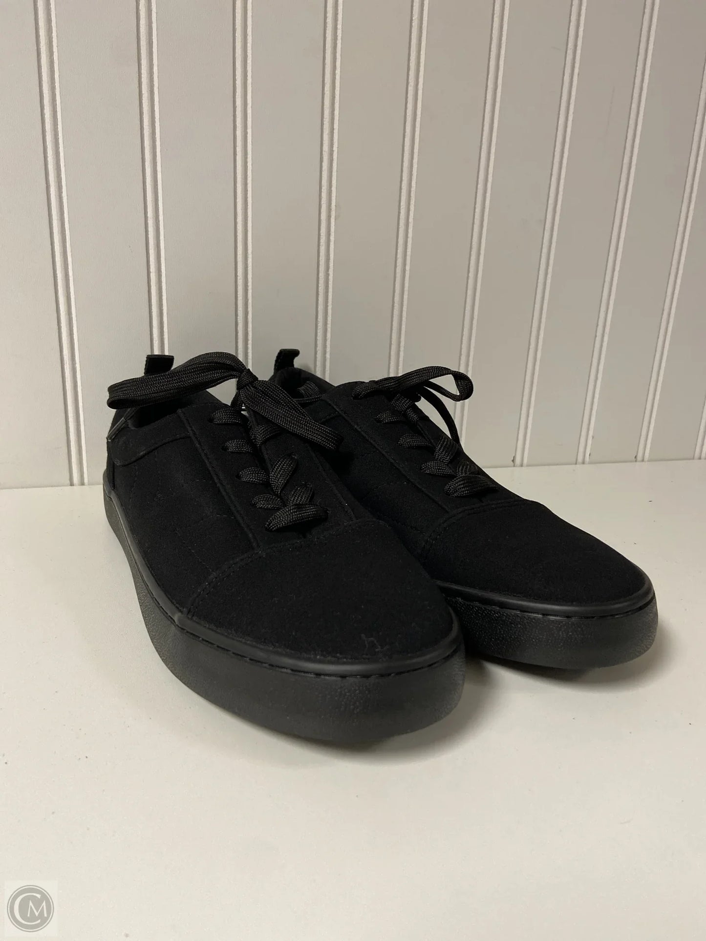 Shoes Sneakers By Clothes Mentor In Black, Size: 6