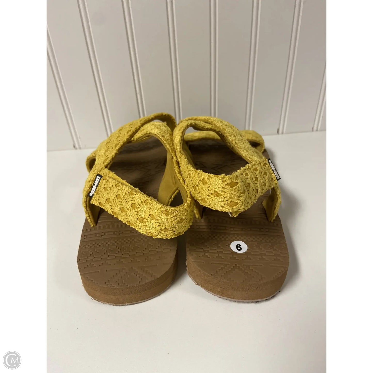 Sandals Flats By Clothes Mentor In Yellow, Size: 9