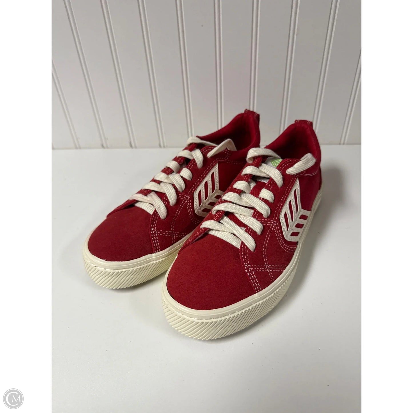 Shoes Sneakers By Cariuma In Red & White, Size: 8
