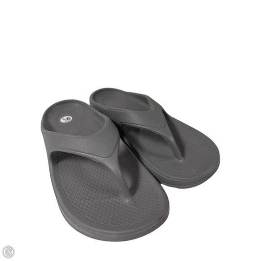 Sandals Flip Flops By Clothes Mentor In Grey, Size: 9.5