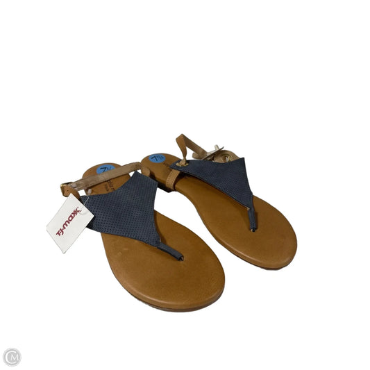 Sandals Flats By Clothes Mentor In Brown, Size: 7.5