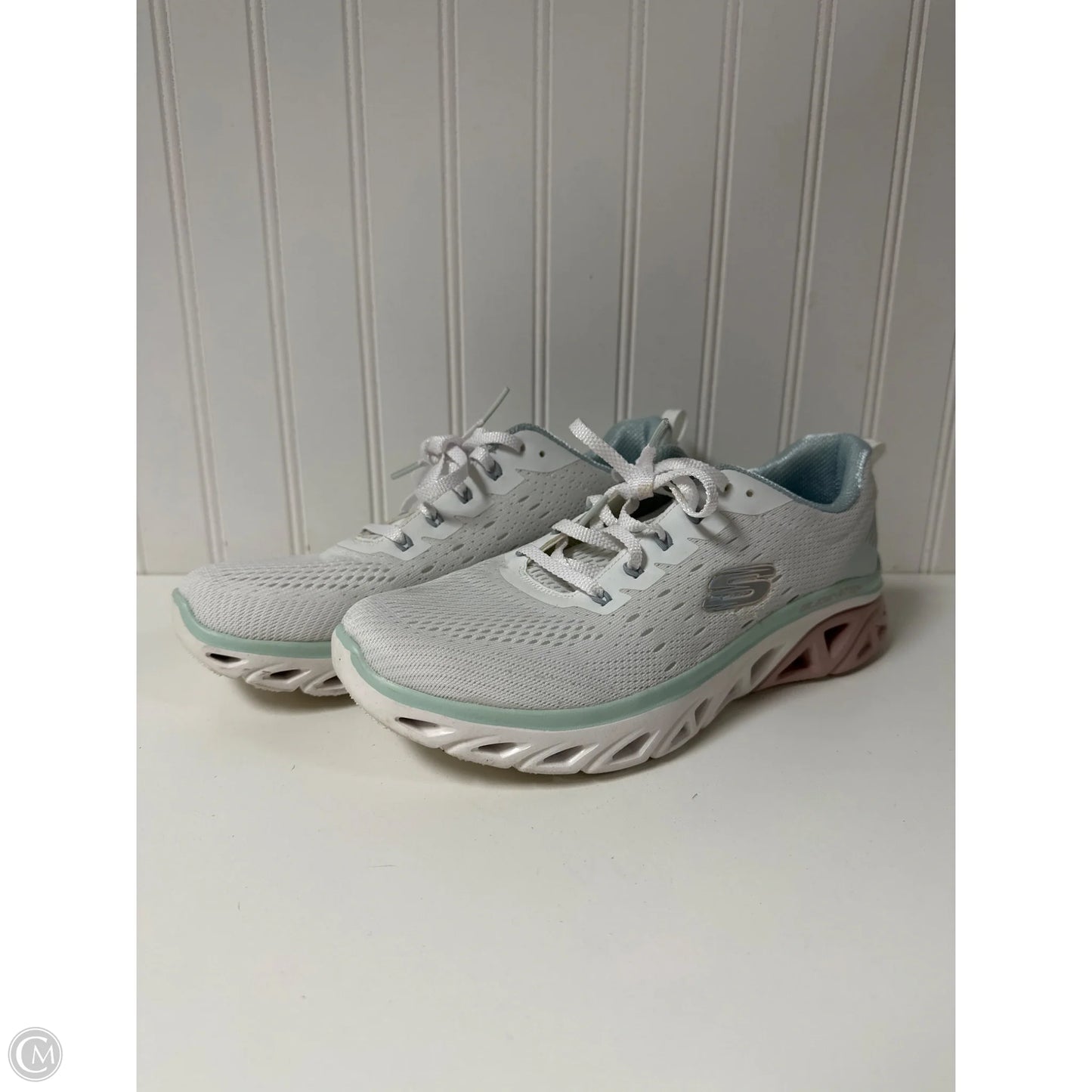 Shoes Sneakers By Skechers In White, Size: 9.5