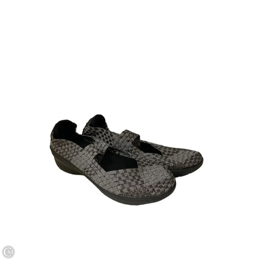 Shoes Flats By New Balance In Silver, Size: 8