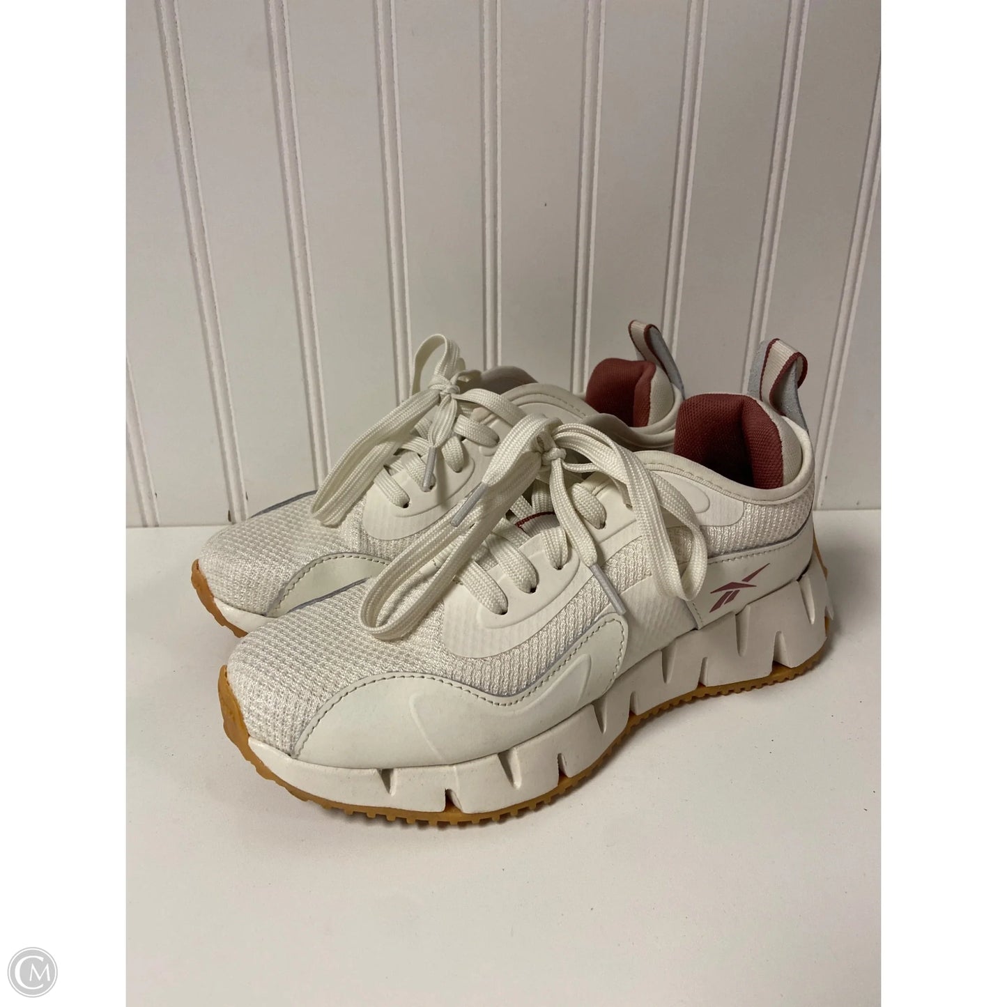 Shoes Athletic By Reebok In White, Size: 7.5