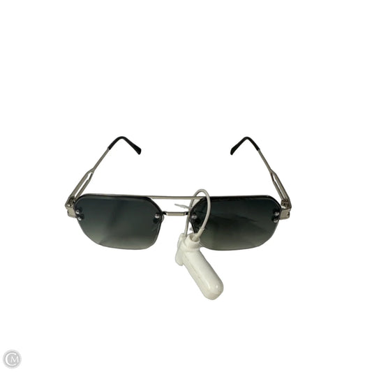 Sunglasses By Clothes Mentor, Size: Large