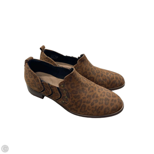 Shoes Flats By Clarks In Animal Print, Size: 8