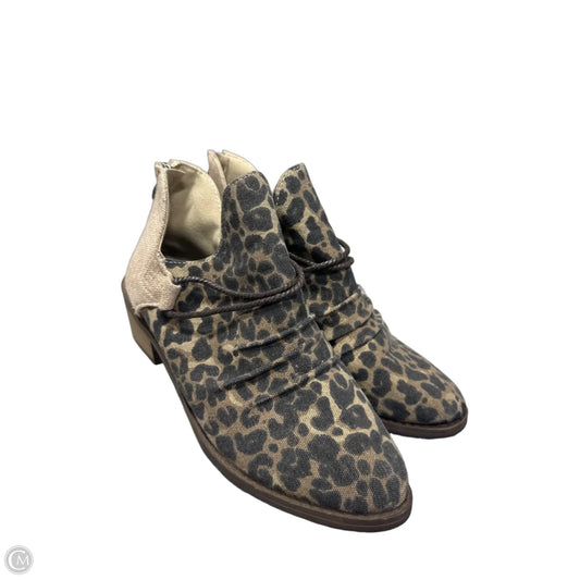 Boots Ankle Flats By Clothes Mentor In Animal Print, Size: 7.5