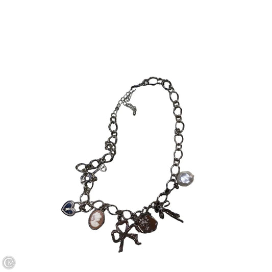 Necklace Charm By Clothes Mentor, Size: 1