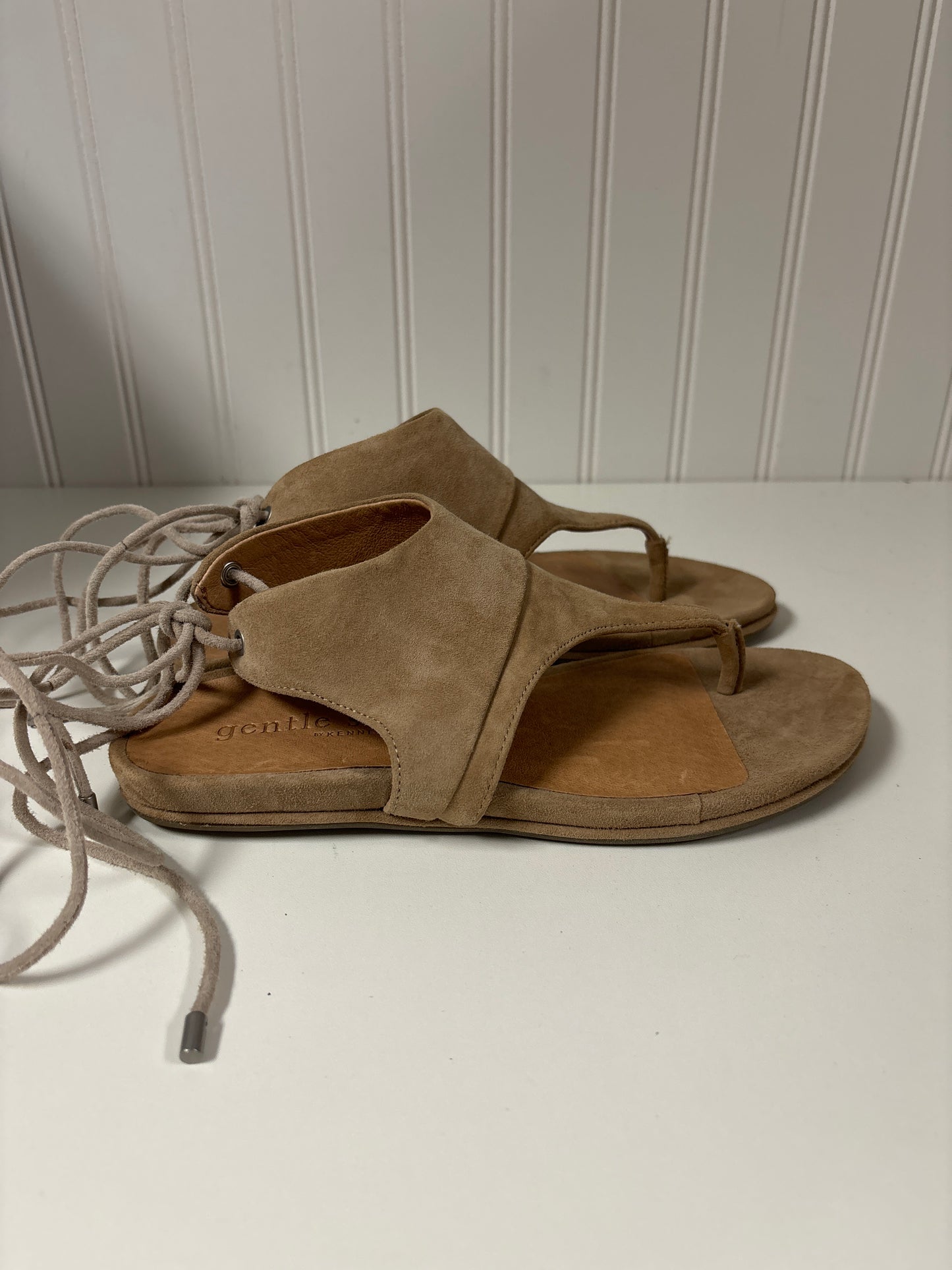 Taupe Sandals Flats Gentle Souls, Size 6