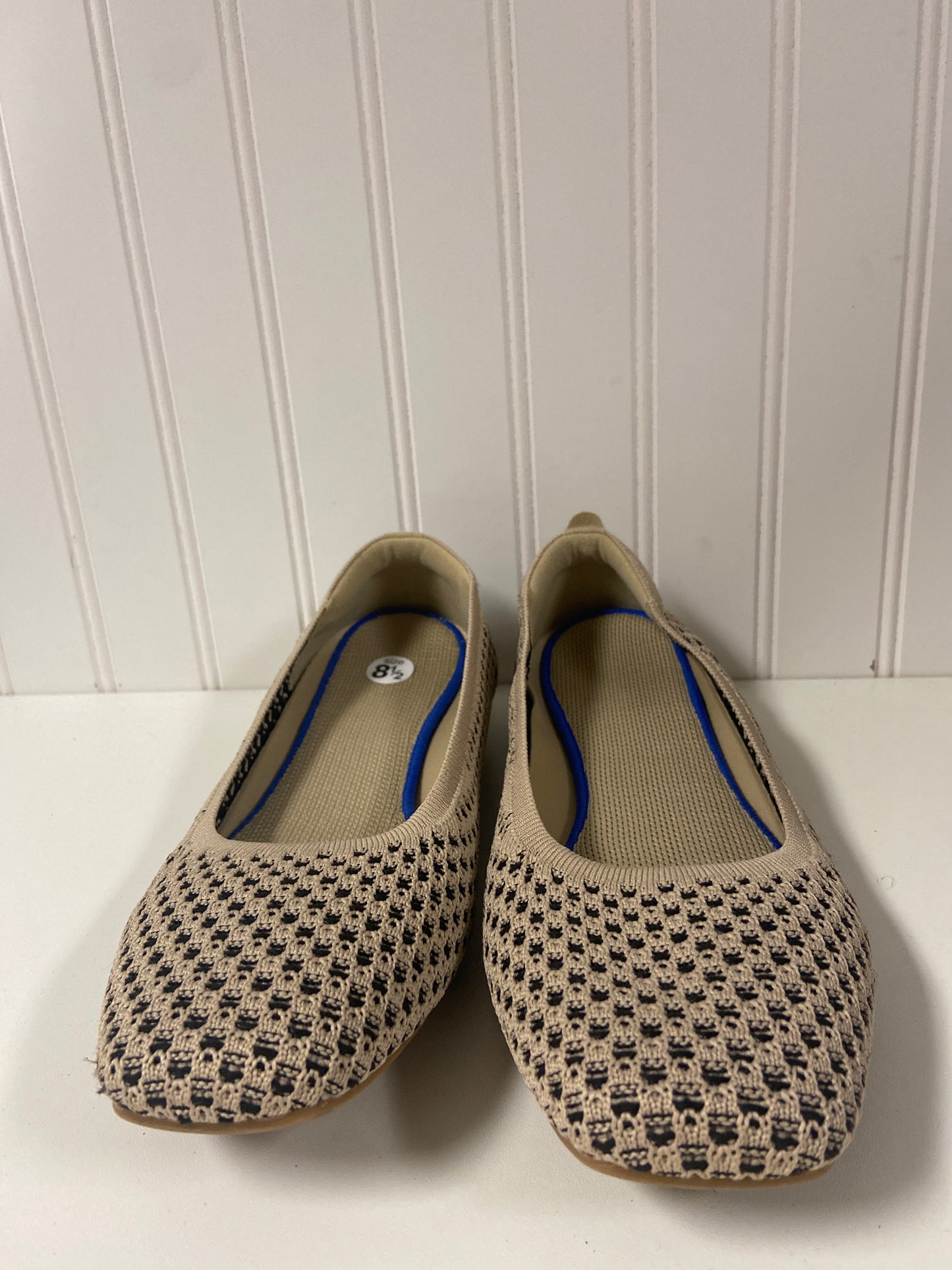 Shoes Flats By Clothes Mentor In Beige, Size: 8.5