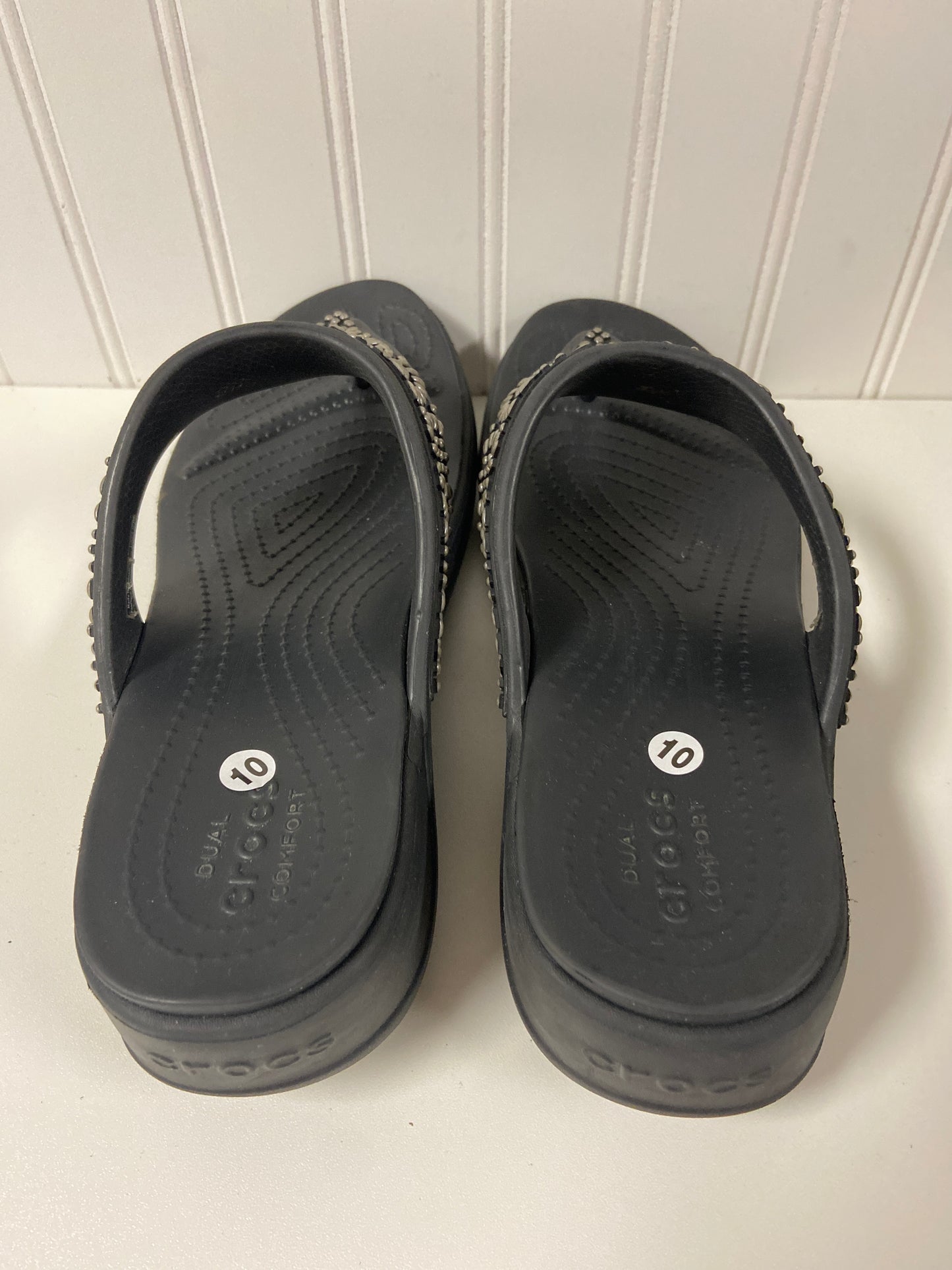 Sandals Flip Flops By Crocs In Black, Size: 10