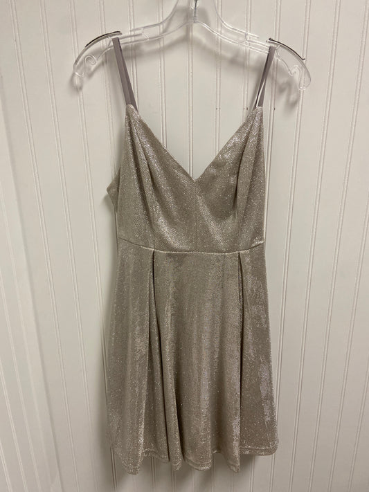 Dress Casual Short By Lulus In Silver, Size: M