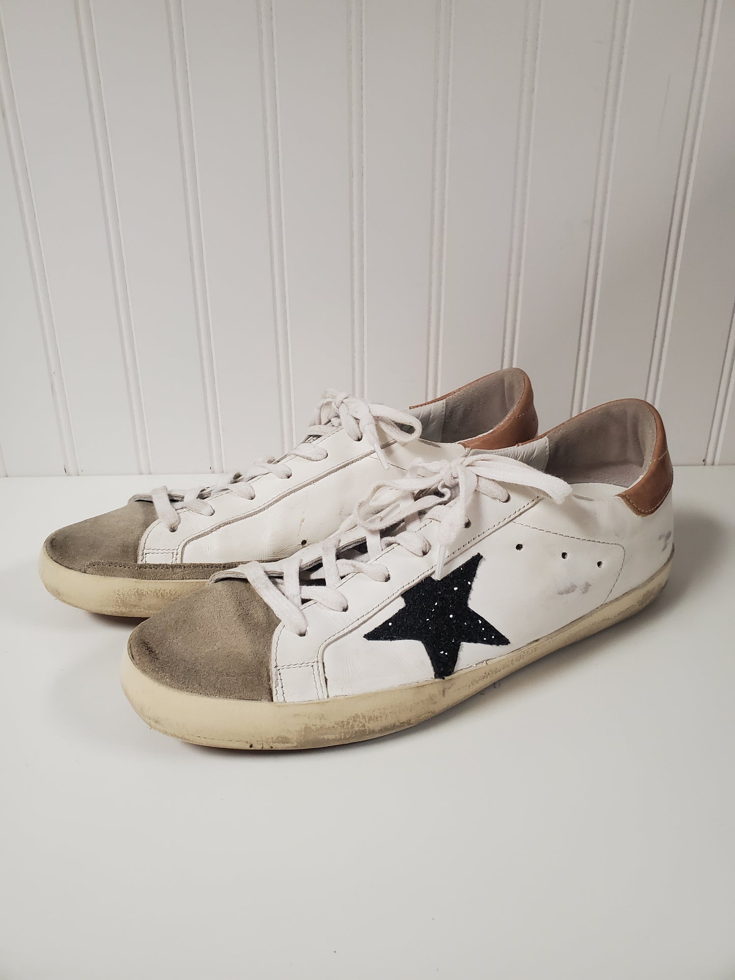 Shoes Luxury Designer By Golden Goose In Black & White, Size: 10.5