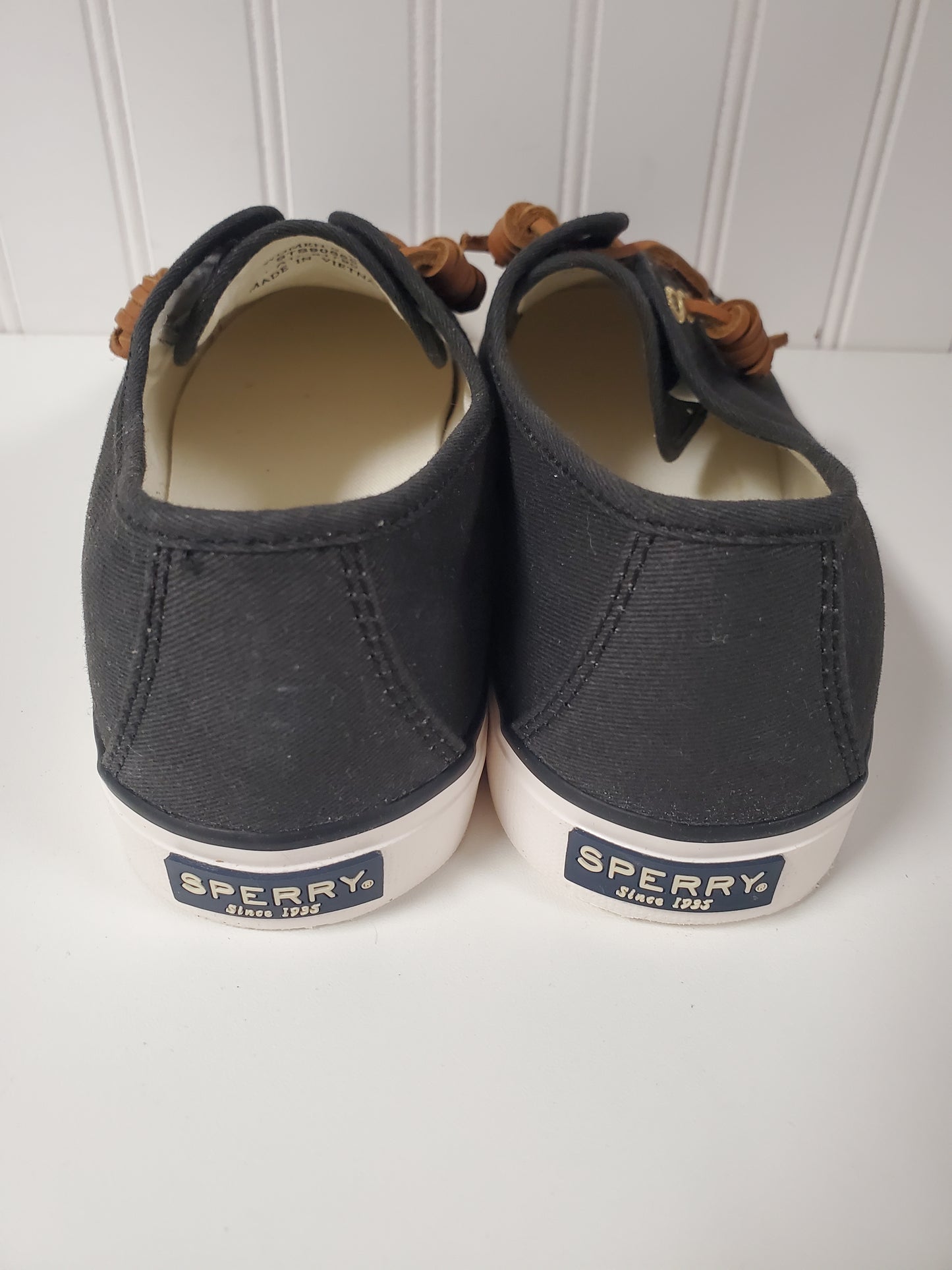 Shoes Sneakers By Sperry In Black, Size: 8