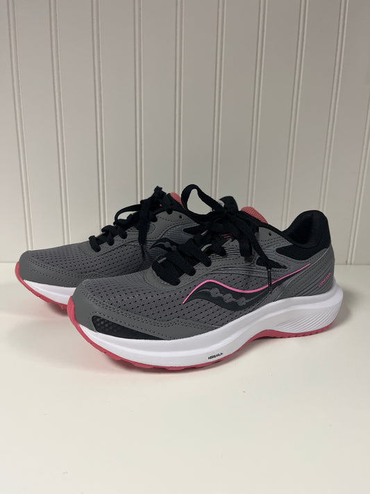 Shoes Athletic By Saucony In Grey & Pink, Size: 6.5