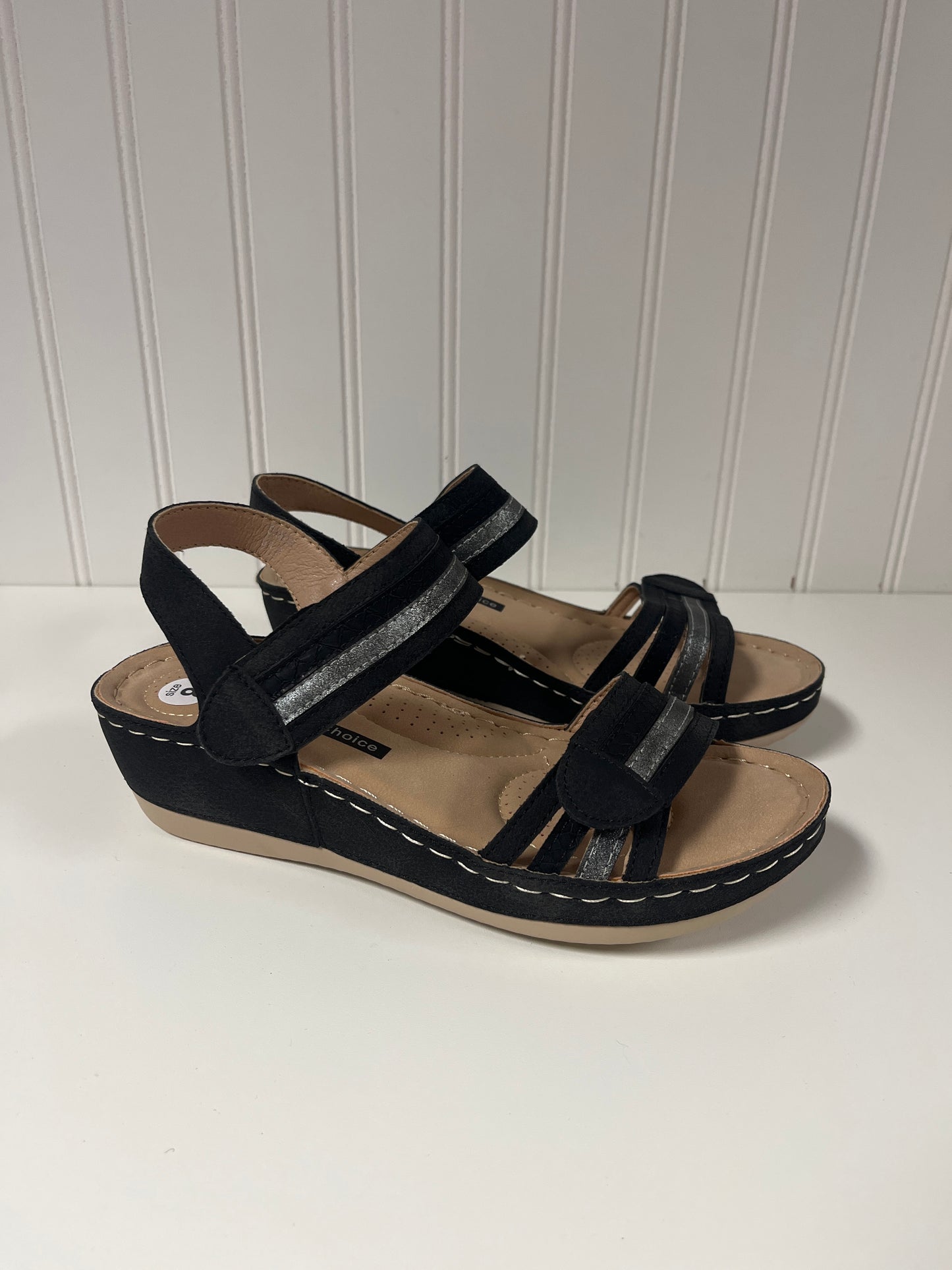 Sandals Flats By Clothes Mentor In Black, Size: 8