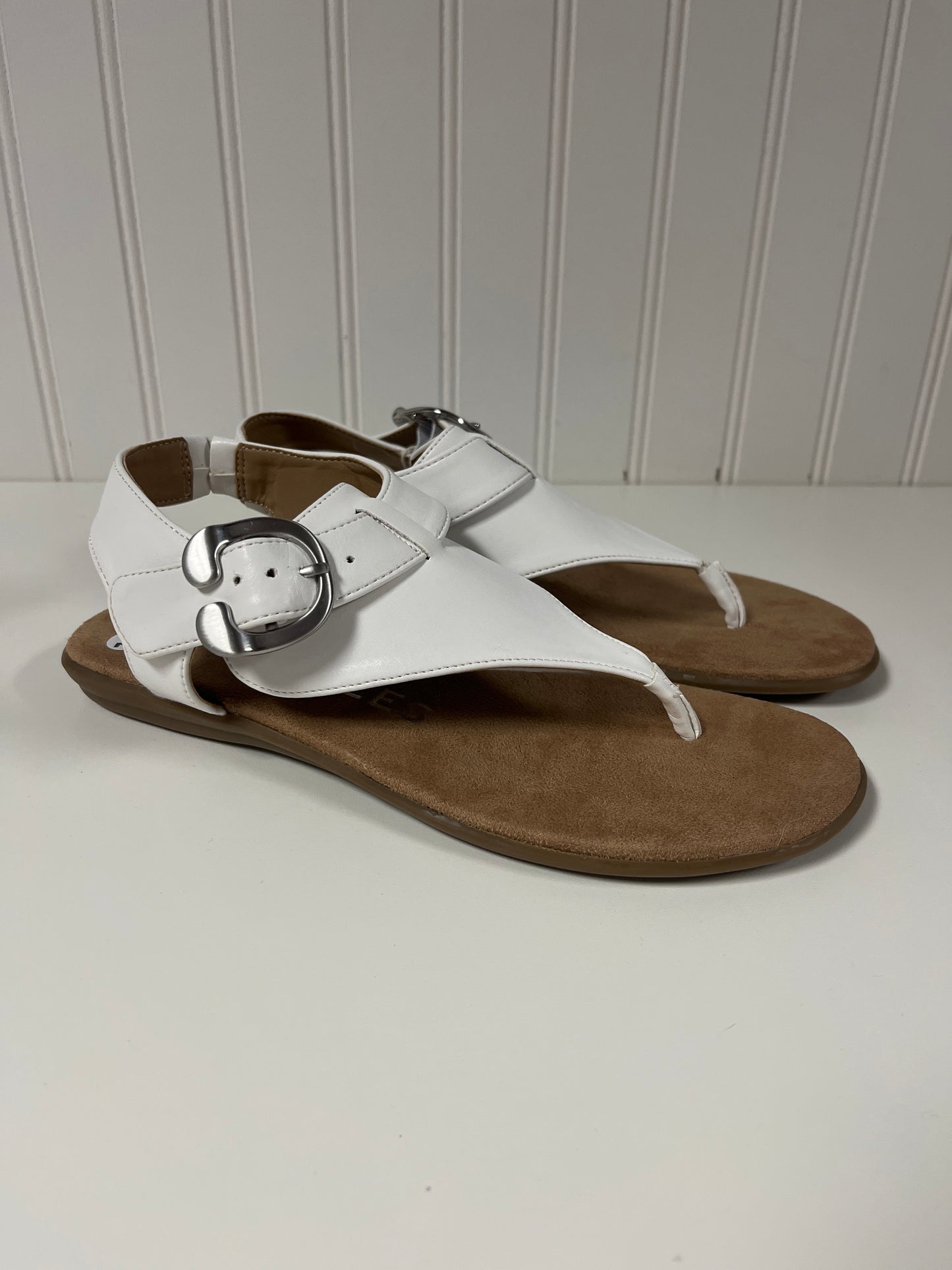 Sandals Flats By Aerosoles In White, Size: 7.5