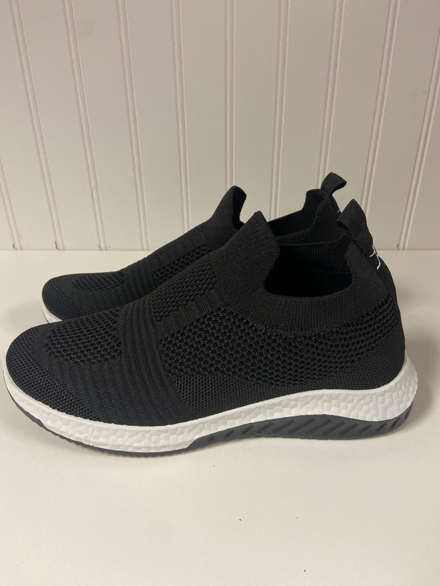 Shoes Athletic By Danskin In Black, Size: 8