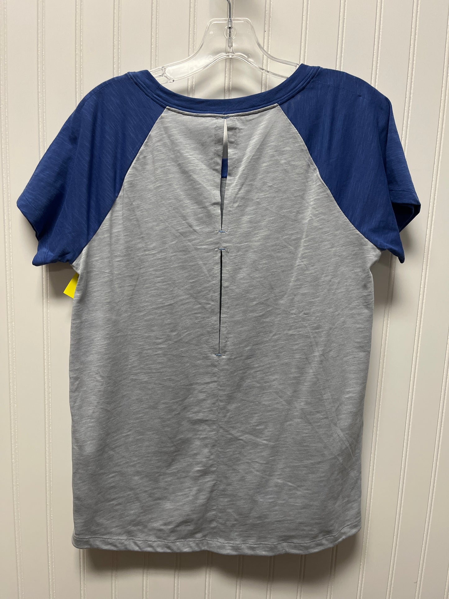 Athletic Top Short Sleeve By Nike In Grey, Size: M