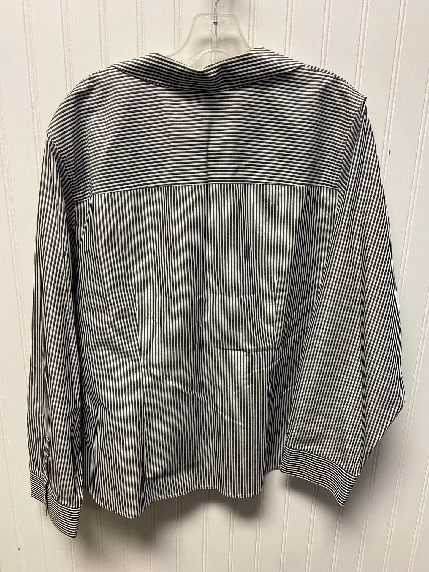 Top Long Sleeve By Chicos In Grey & White, Size: Xl