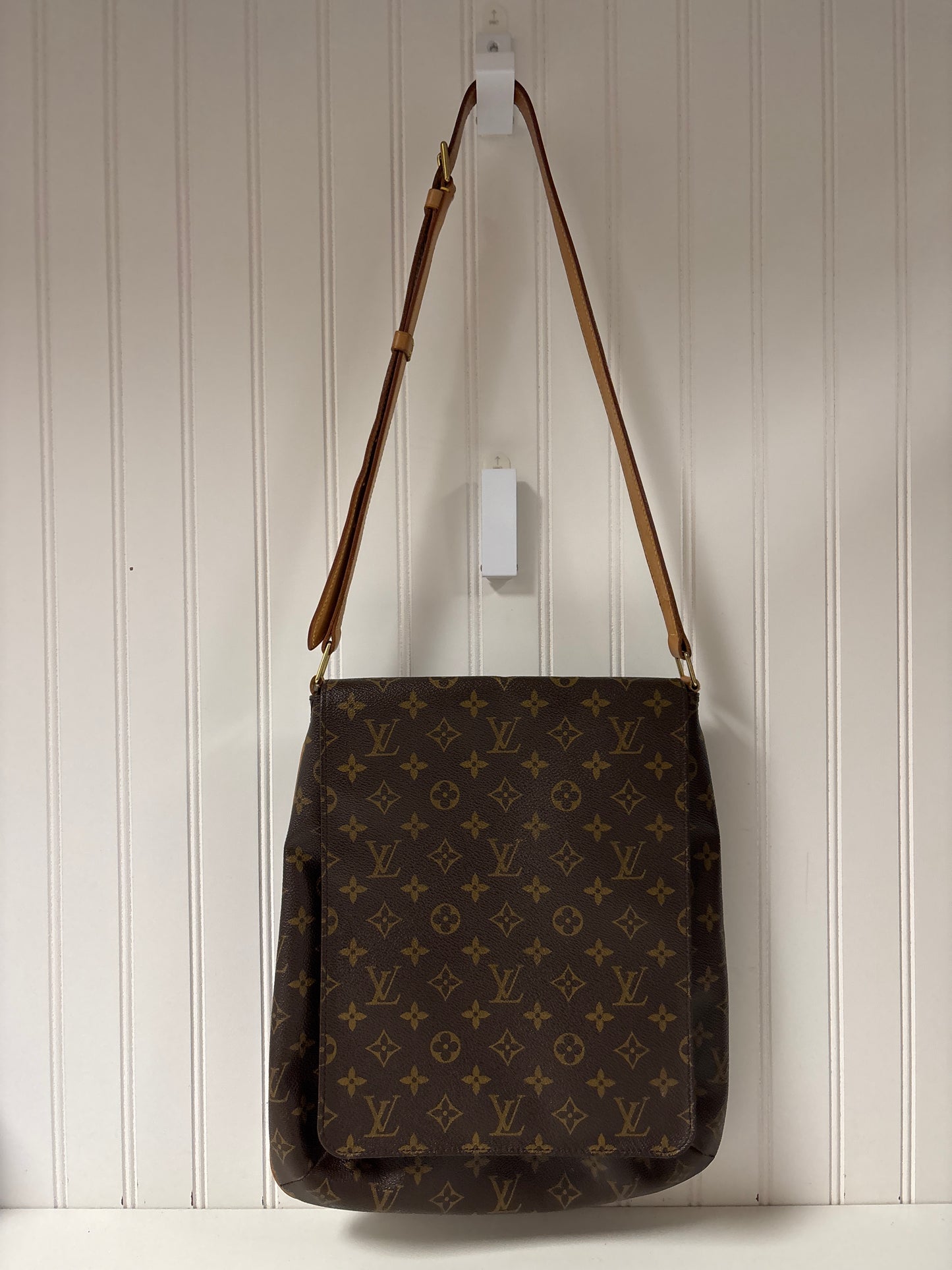 Crossbody Luxury Designer By Louis Vuitton, Size: Large