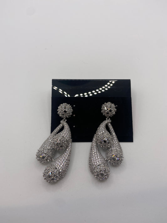 Earrings Statement By Clothes Mentor, Size: 1