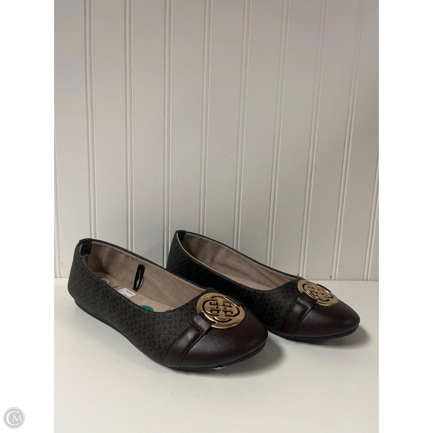 Shoes Flats By Guess In Brown, Size: 7.5