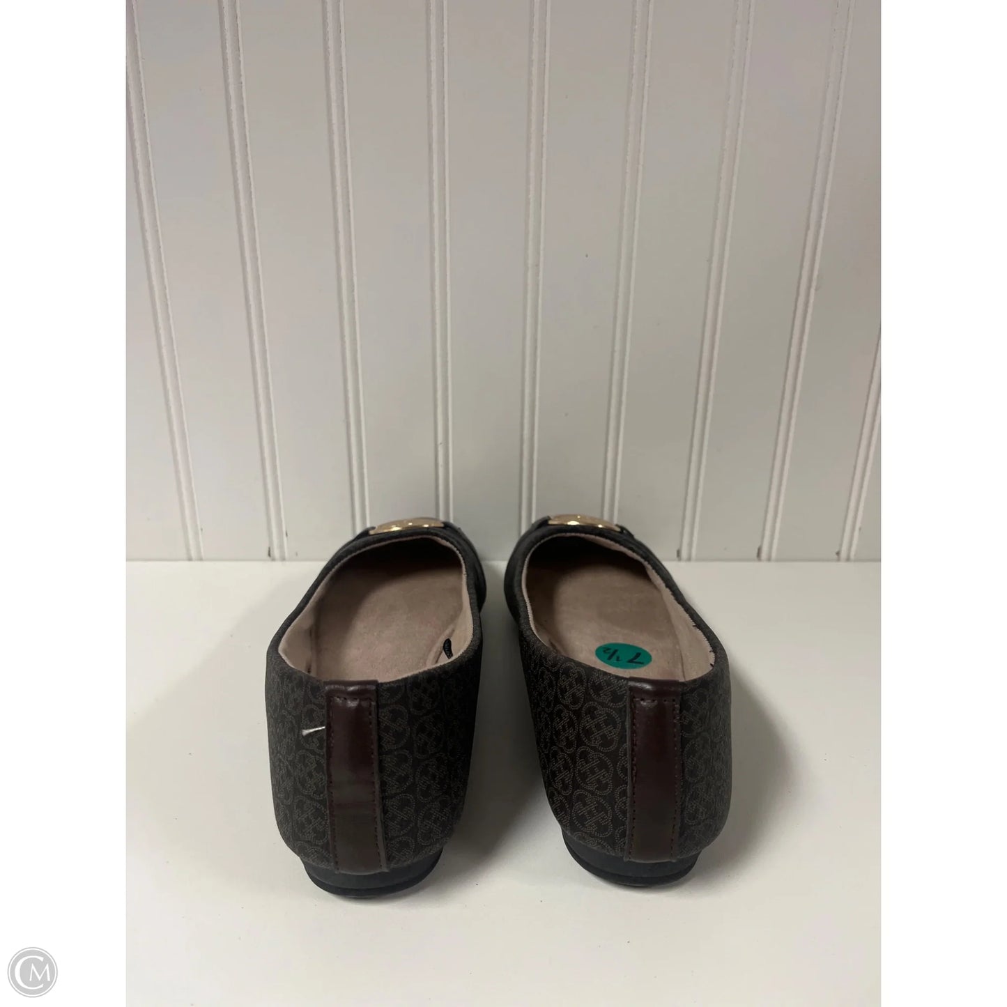 Shoes Flats By Guess In Brown, Size: 7.5
