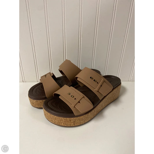 Sandals Flats By Crocs In Brown, Size: 7