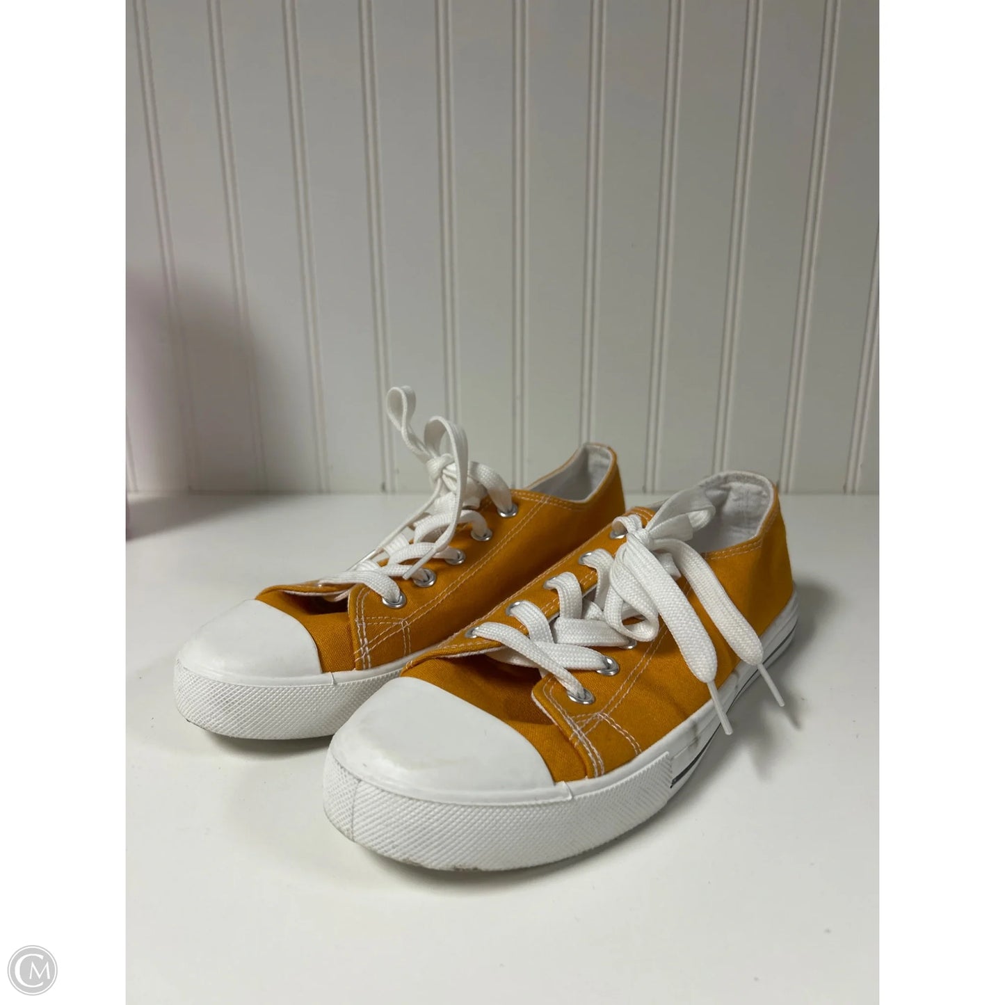 Shoes Sneakers By Clothes Mentor In Yellow, Size: 7