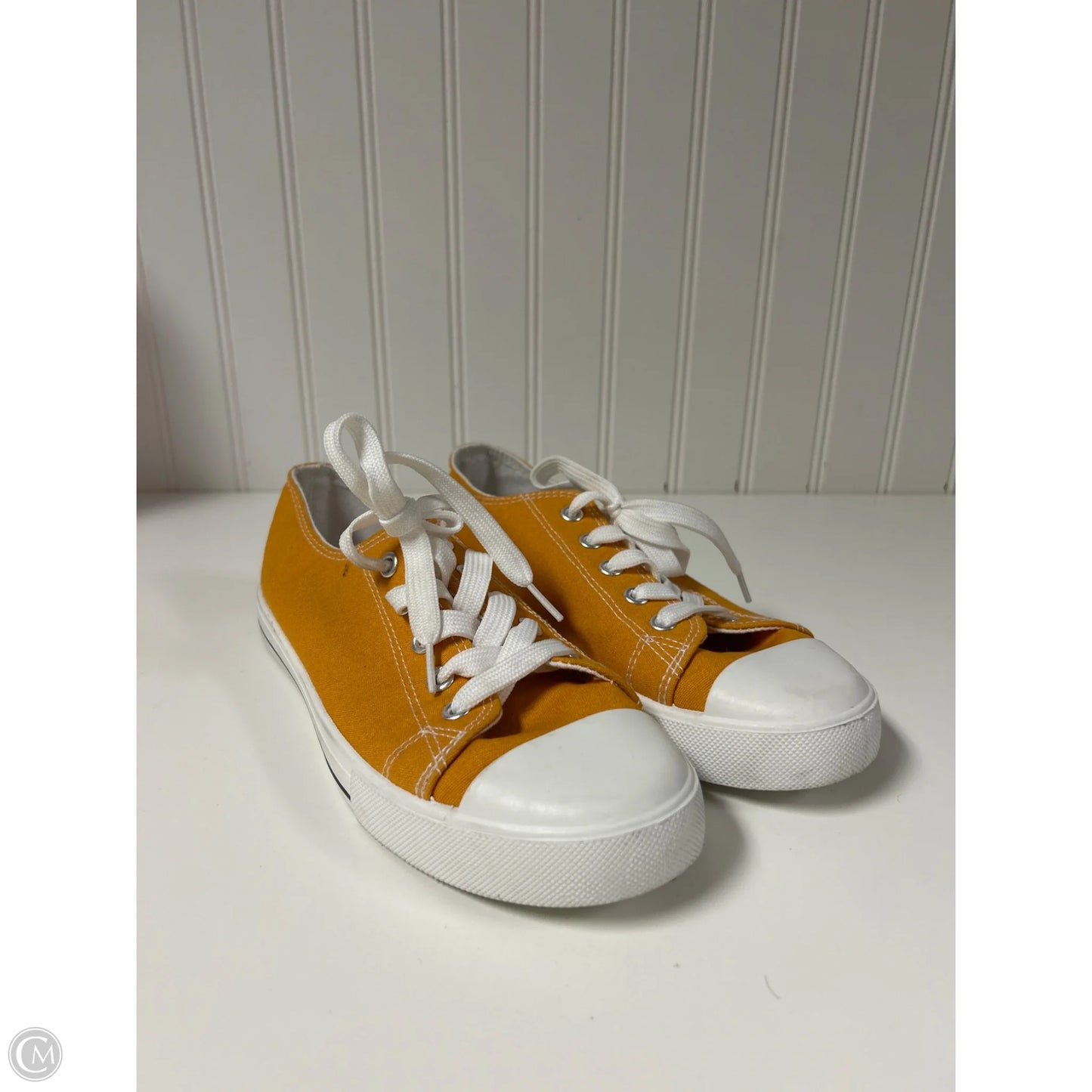 Shoes Sneakers By Clothes Mentor In Yellow, Size: 7