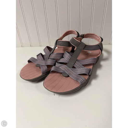 Sandals Flats By Clothes Mentor In Grey & Pink, Size: 10
