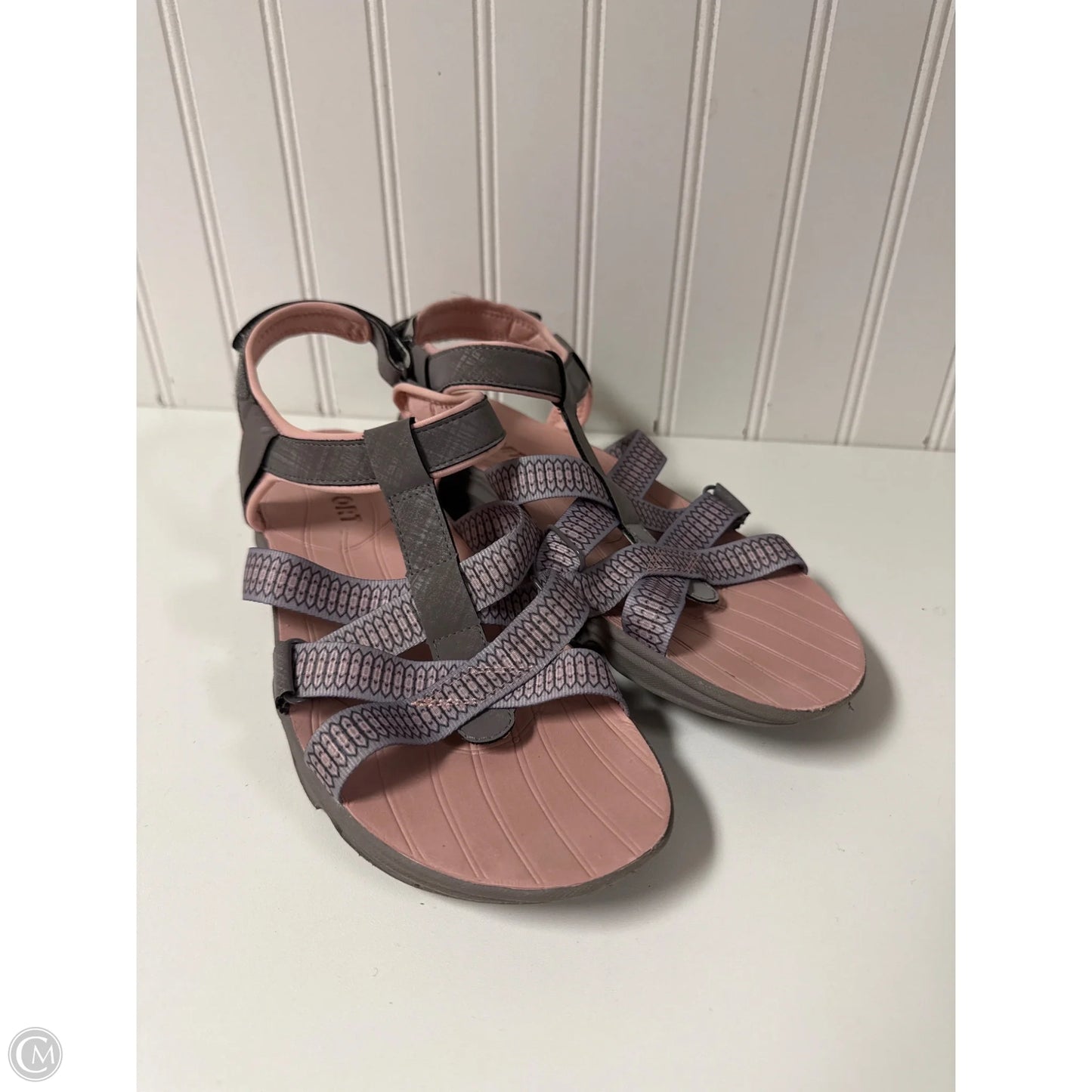 Sandals Flats By Clothes Mentor In Grey & Pink, Size: 10