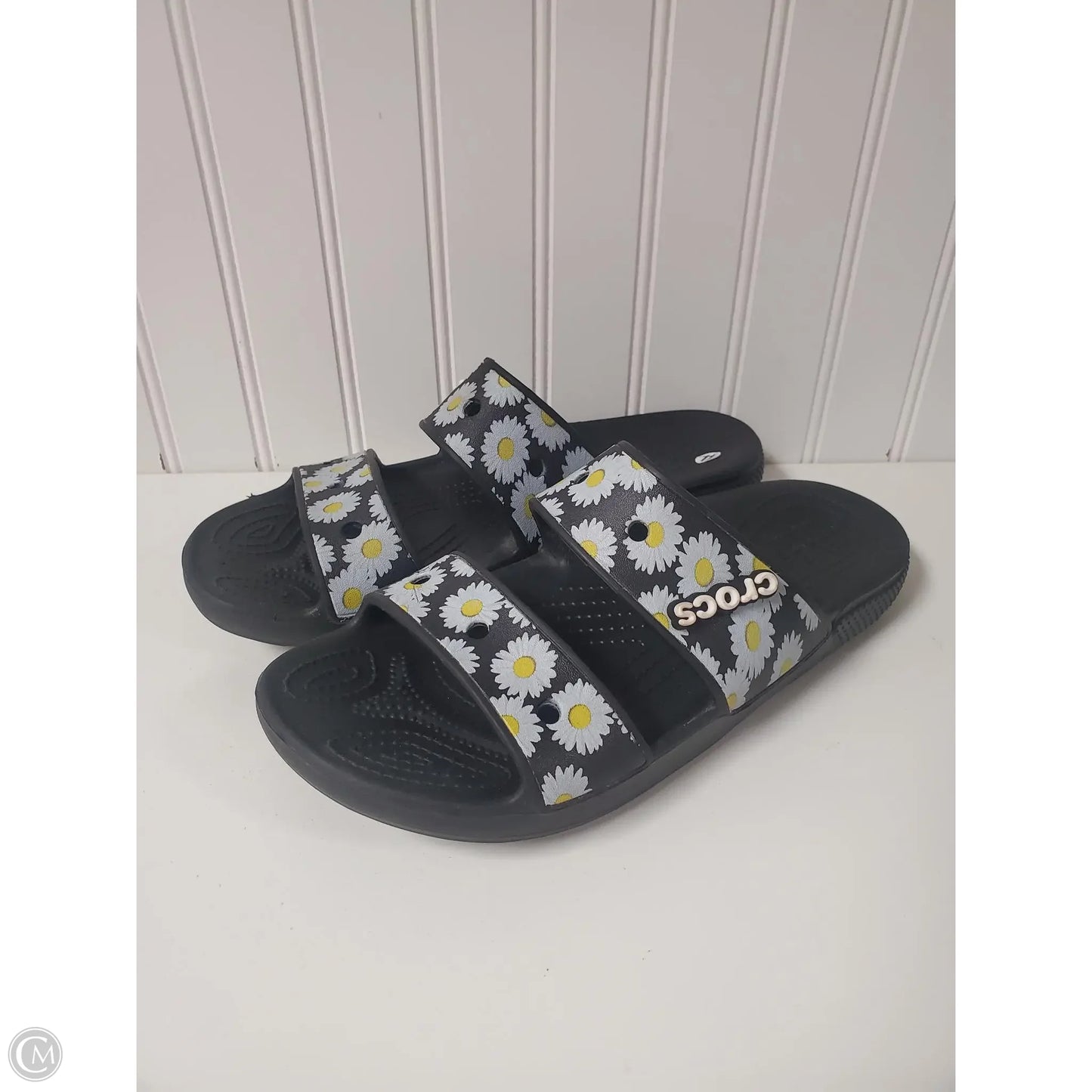 Sandals Flats By Crocs In Black & White, Size: 11