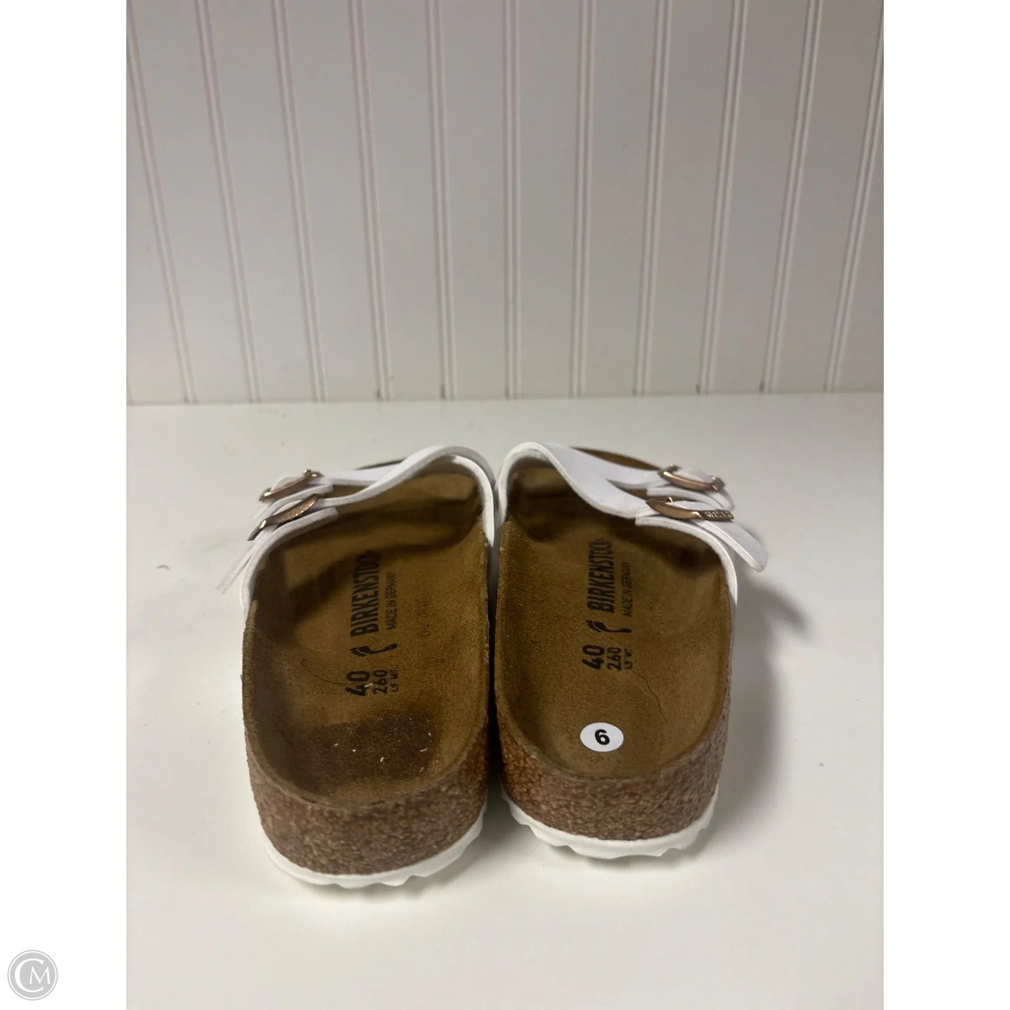 Sandals Flats By Birkenstock In White, Size: 9