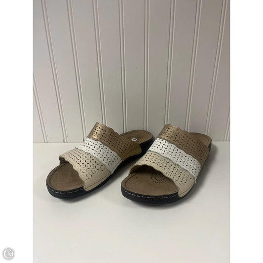 Sandals Flats By Clothes Mentor In Gold, Size: 8