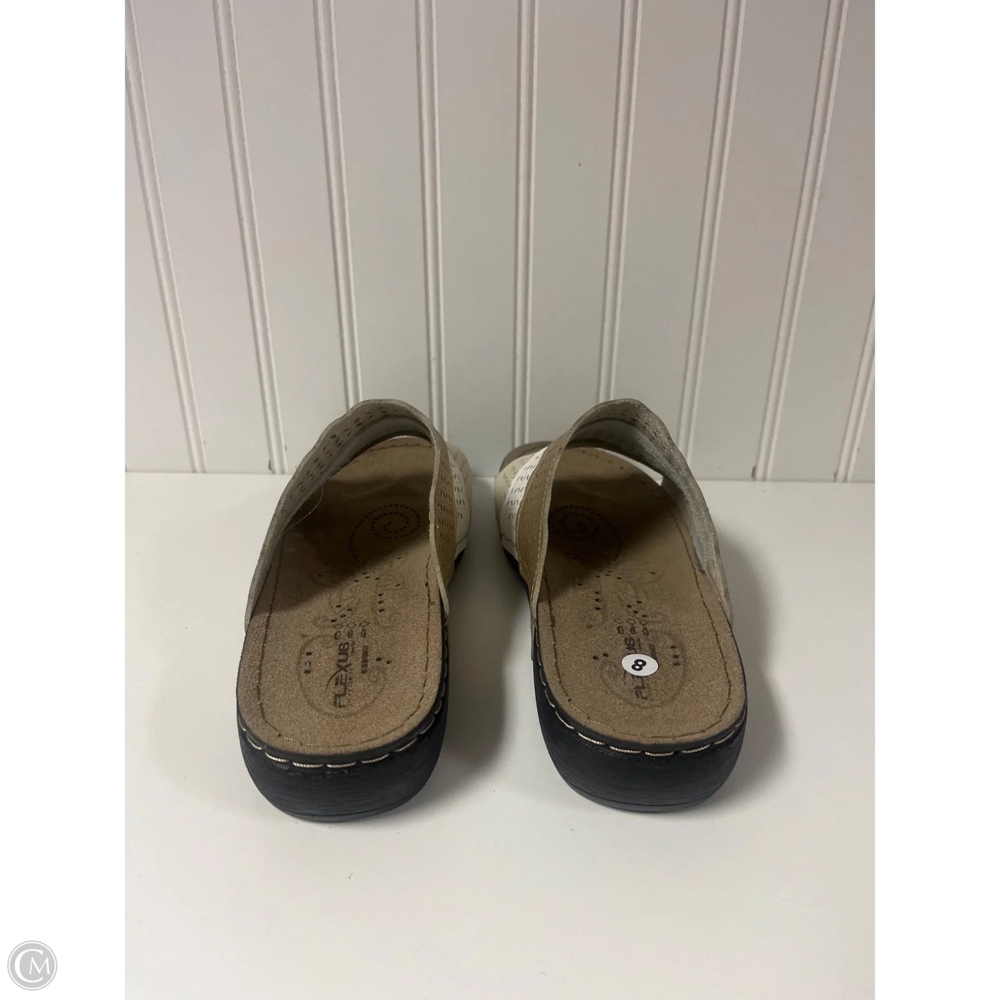 Sandals Flats By Clothes Mentor In Gold, Size: 8
