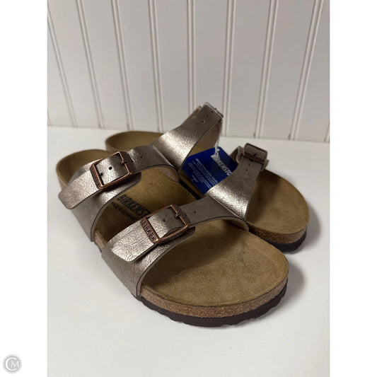 Sandals Flats By Birkenstock In Gold, Size: 6