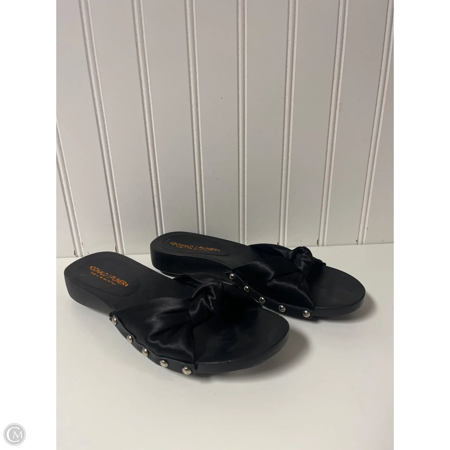 Sandals Flats By Donald Pliner In Black, Size: 5