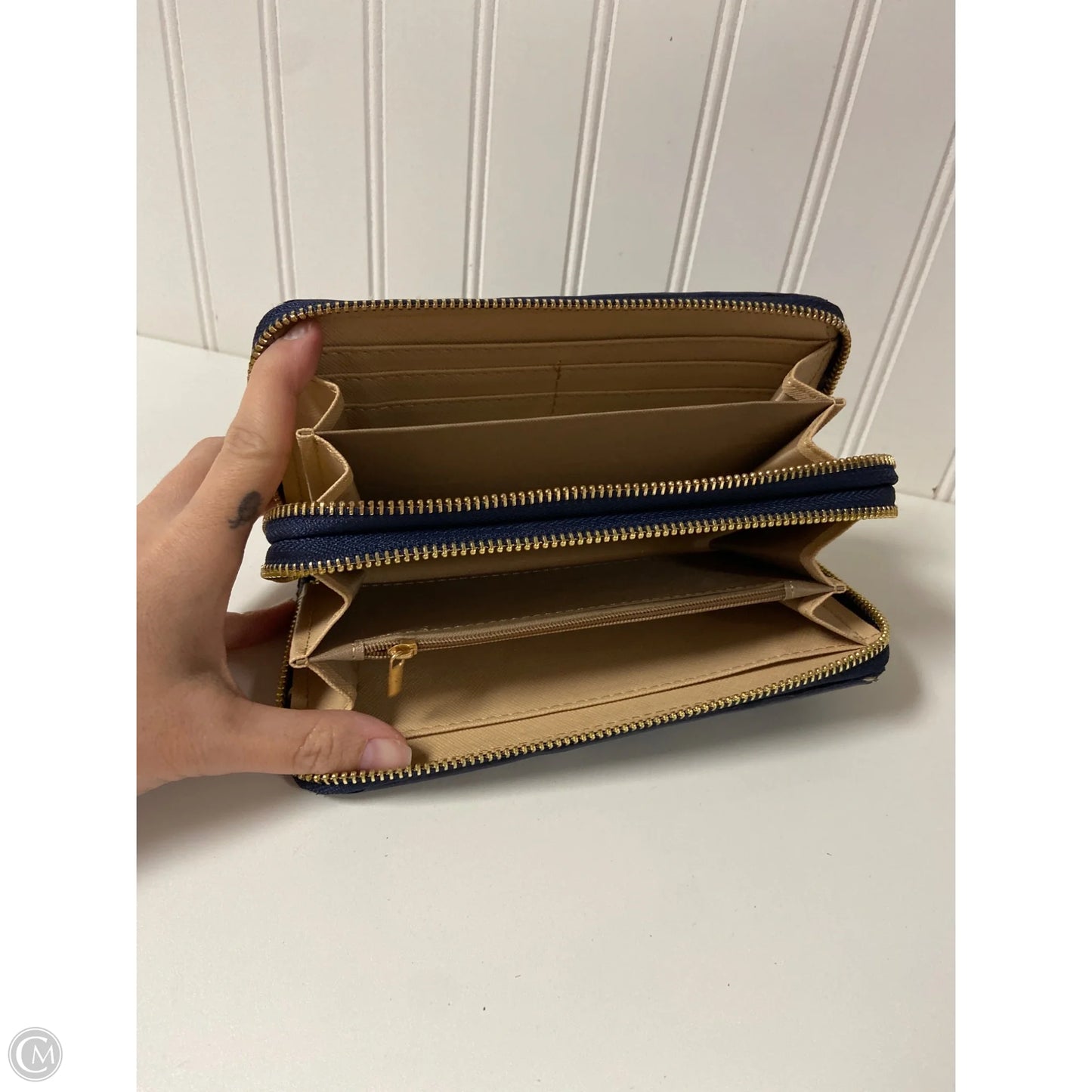 Wallet By Clothes Mentor, Size: Large