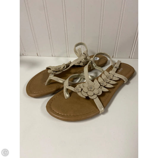 Sandals Flats By Clothes Mentor In Gold, Size: 7