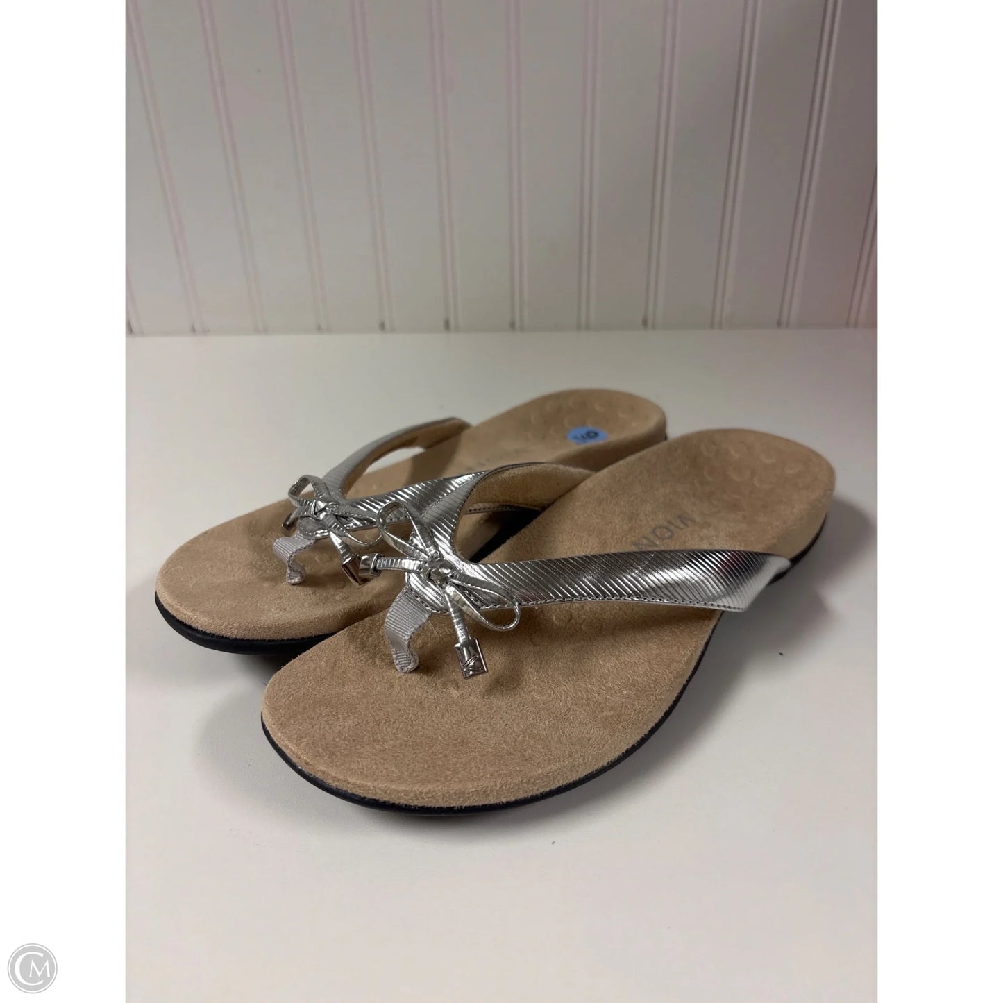 Sandals Flip Flops By Vionic In Silver, Size: 6
