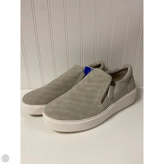 Shoes Flats By White Mountain In Grey, Size: 10