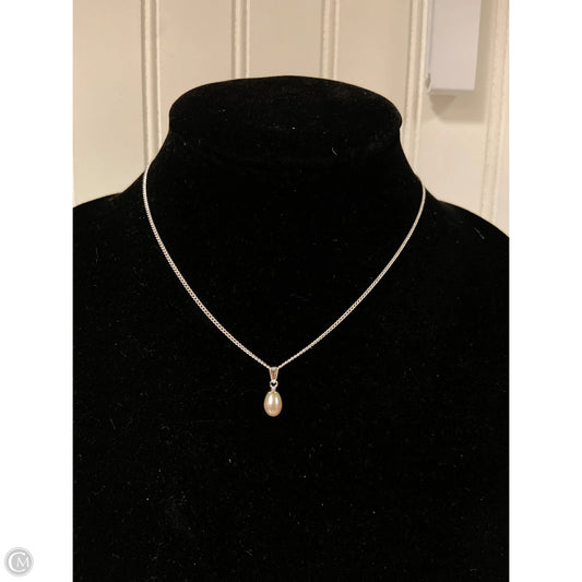 Necklace Charm By Clothes Mentor, Size: 1