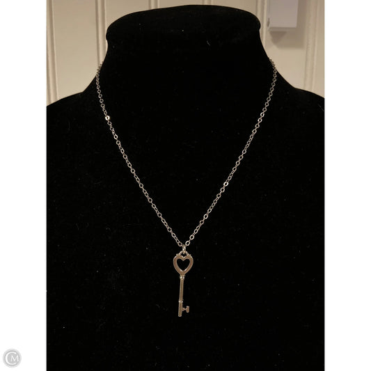 Necklace Charm By Clothes Mentor, Size: 1